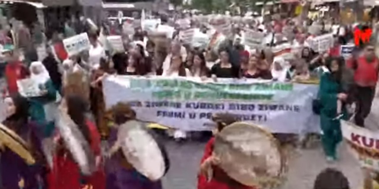 Diyarbakır'da Kürt Dil Bayramı yürüyüşü