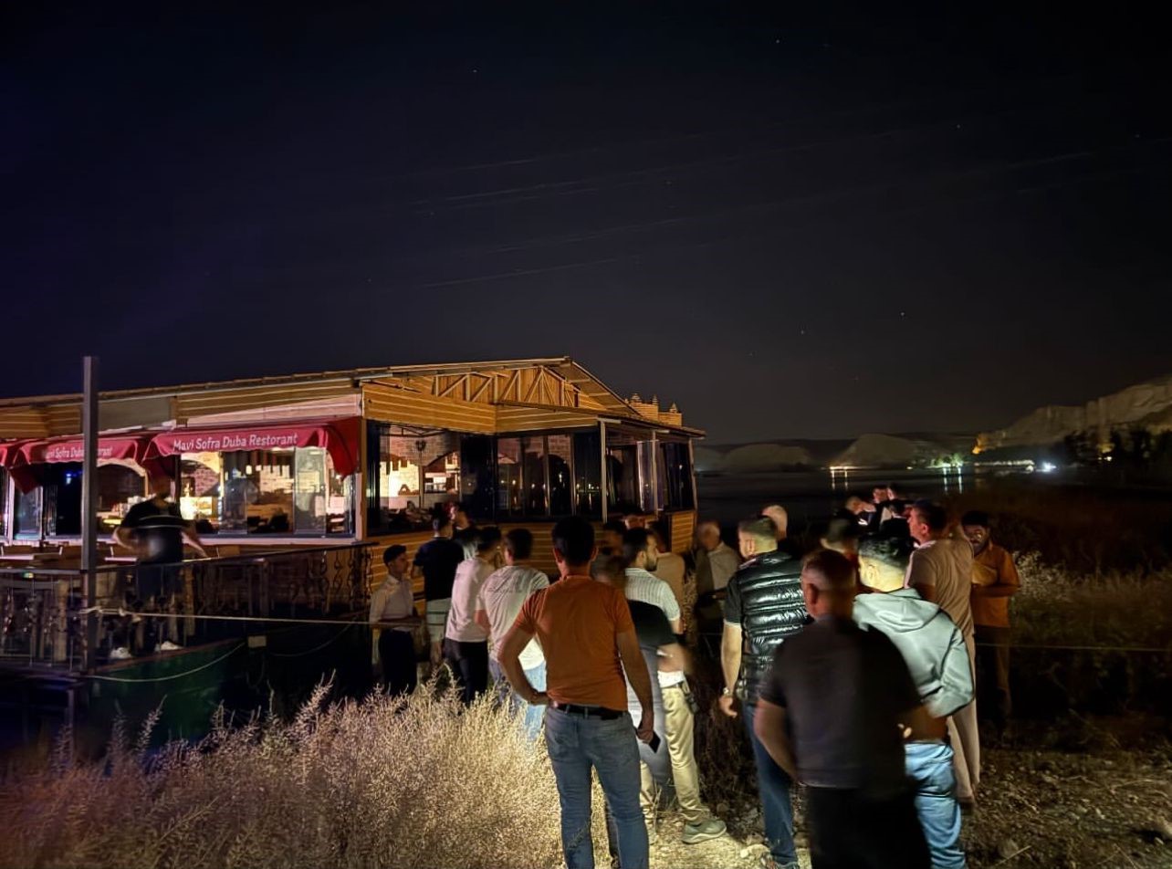 Duba restoran akıntıya kapıldı