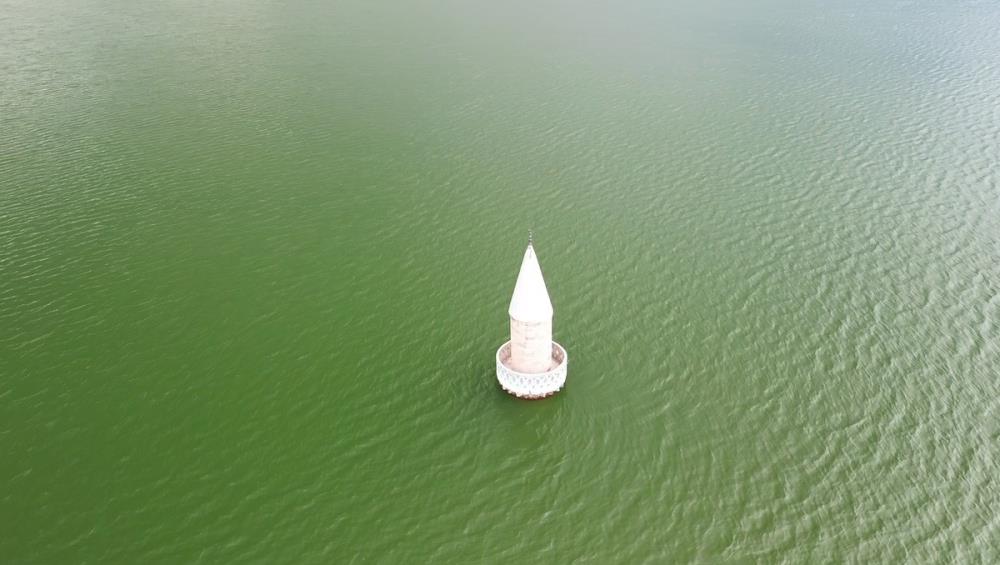 Baraj kapakları kapatıldı, köy sular altında kaldı