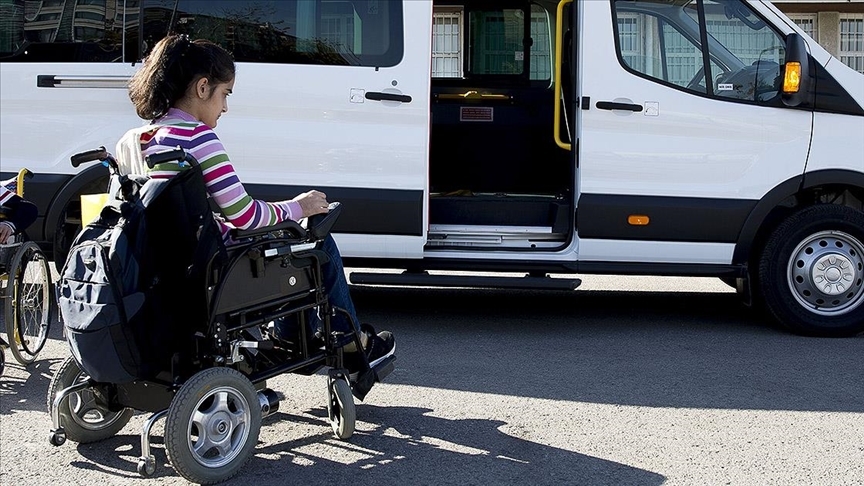 Engelli öğrencilere ücretsiz ulaşım desteği