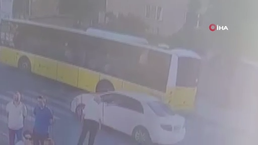 Çöp kamyonu, temizlik görevlisinin üstünden geçti