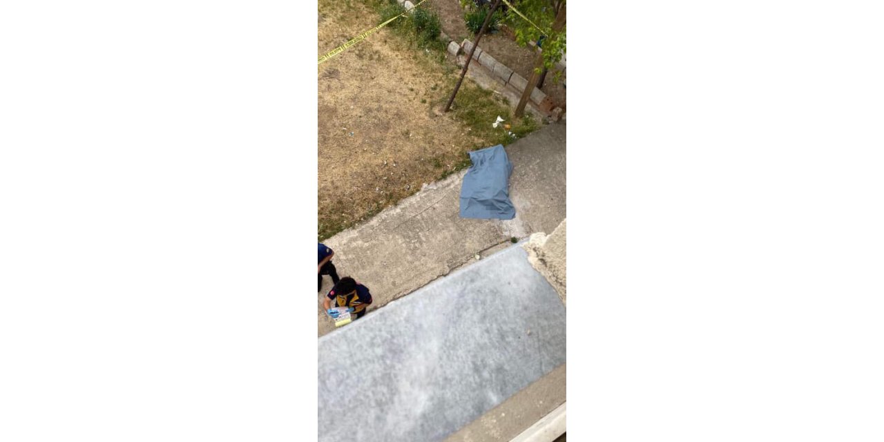 Cam silerken 4'üncü kattan düştü