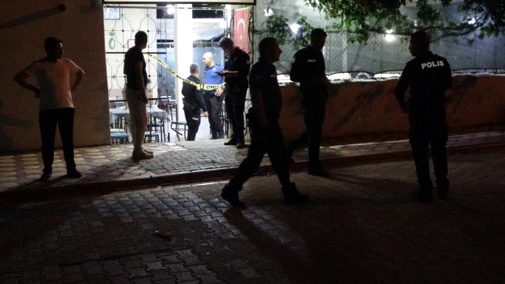 Husumetlisini kıraathanede pompalı tüfekle vurdu