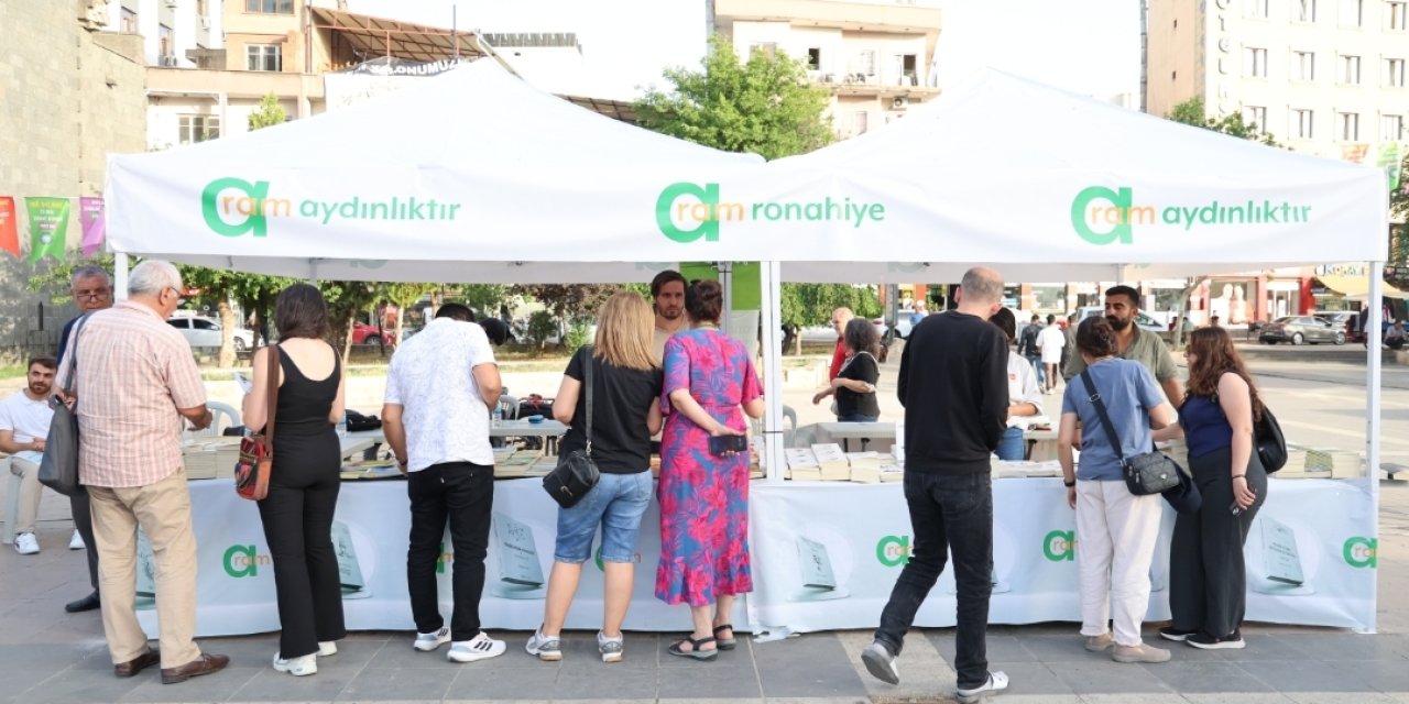 Diyarbakır'da "Kürtçe Kitap Günleri" başladı