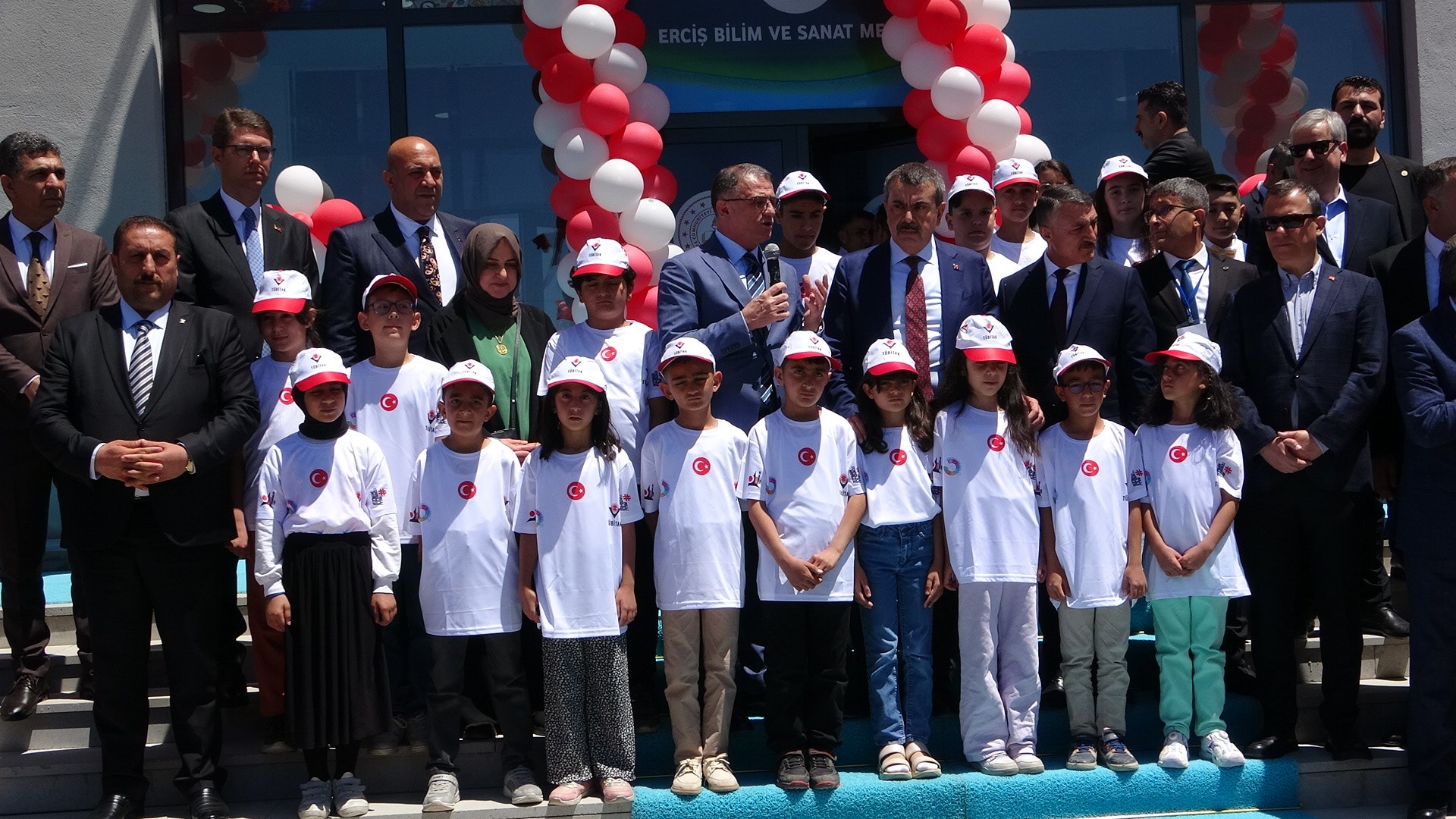 Bakan Tekin, Van'da BİLSEM açılışını gerçekleştirdi