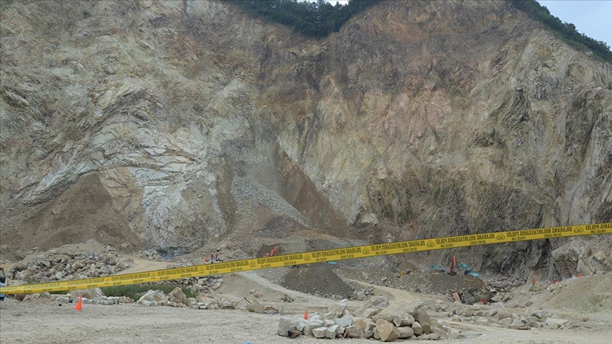 Endonezya'da taş ocağı çöktü: 14 ölü
