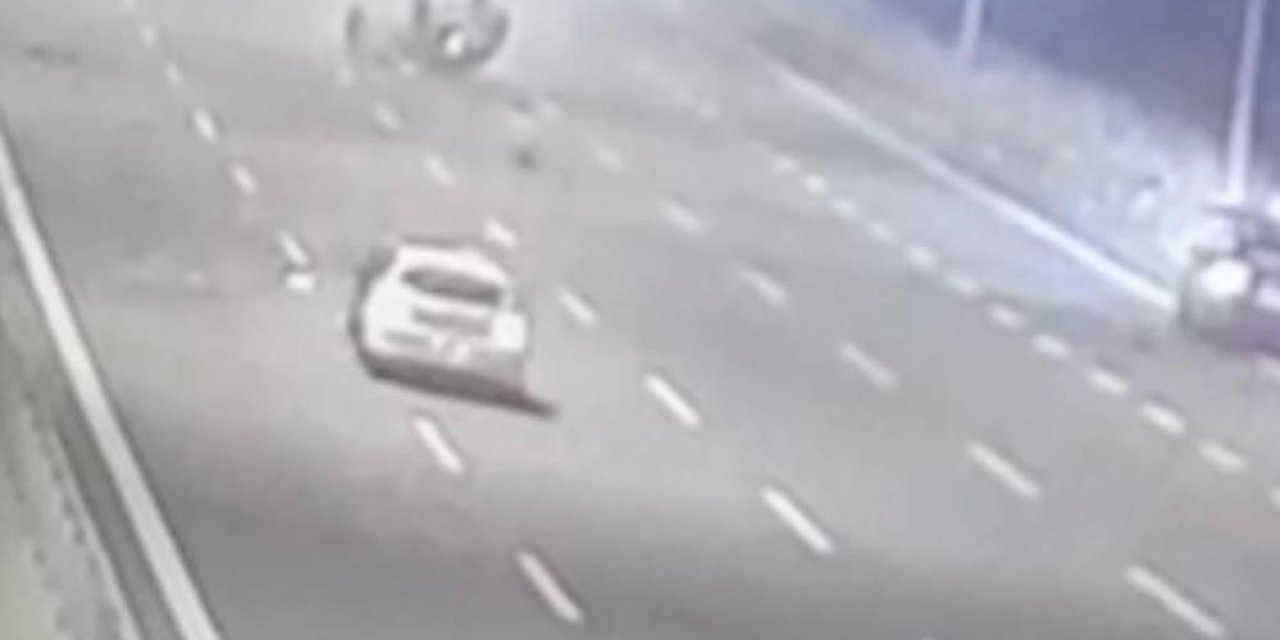 VİDEO - Taklalar atan araçtan çocuk fırladı