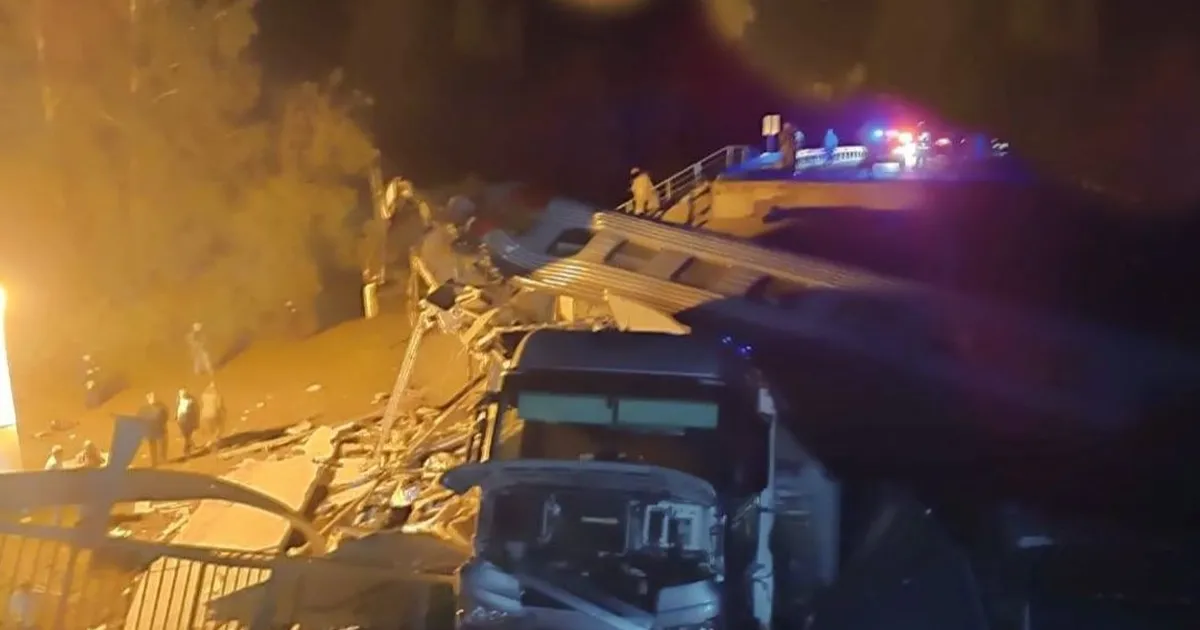 Rusya’da köprü, yolcu dolu trenin üzerine çöktü: 7 ölü