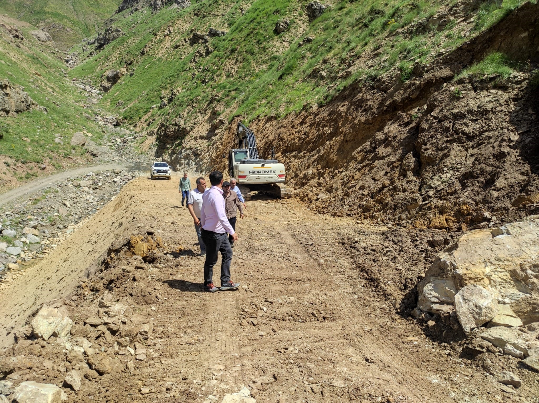 Batman’da köy yollarında genişletme çalışmaları başlatıldı