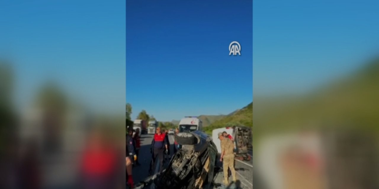 Bitlis'te minibüs ile otomobil çarpıştı: 2 ölü