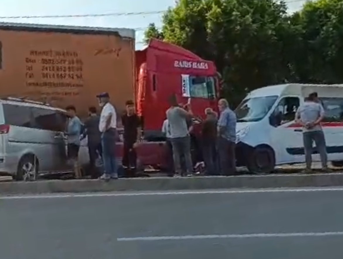 Mersin'de zincirleme kaza: 2 yaralı