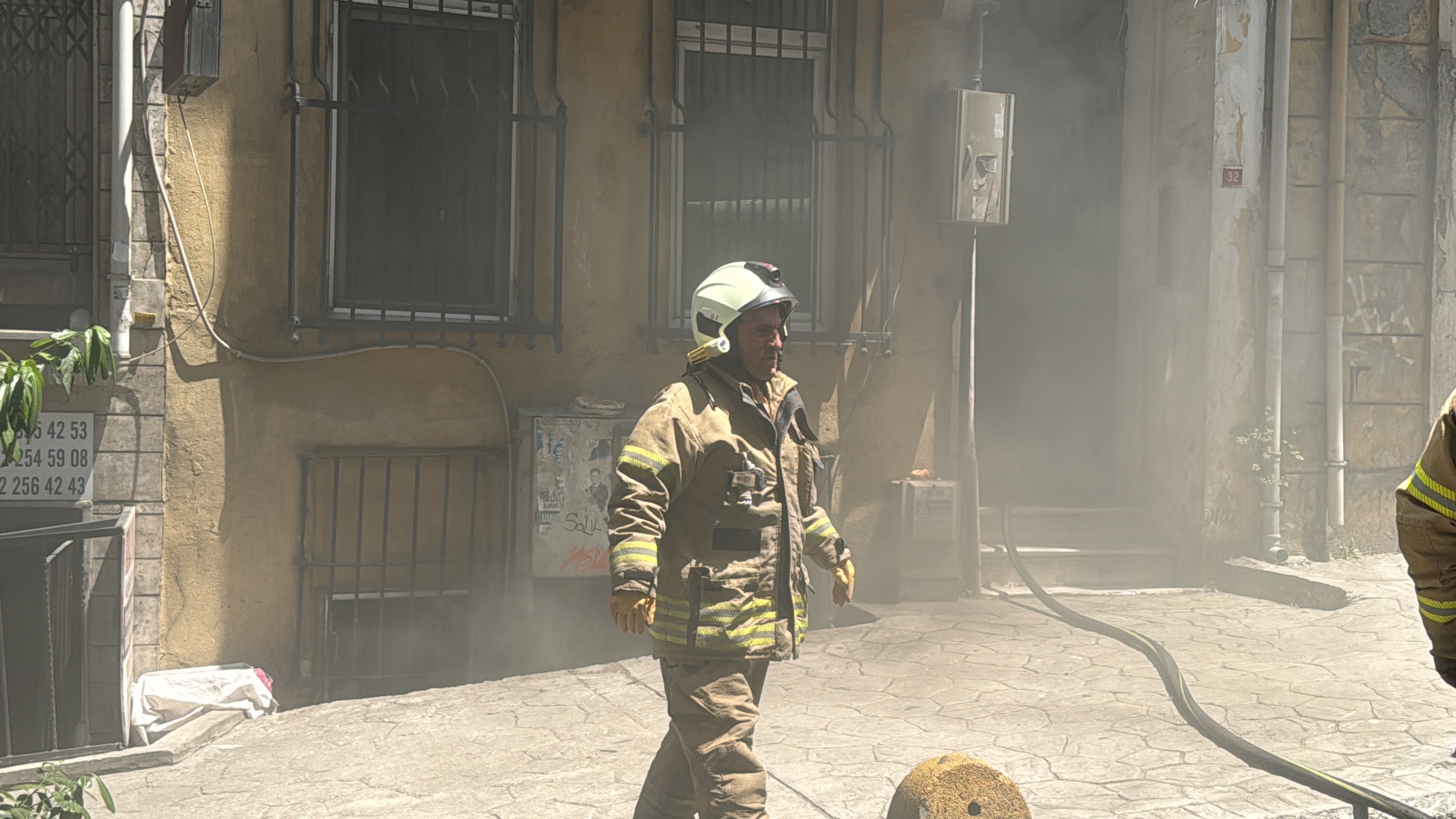 Ütü prizde unutulunca yangın çıktı