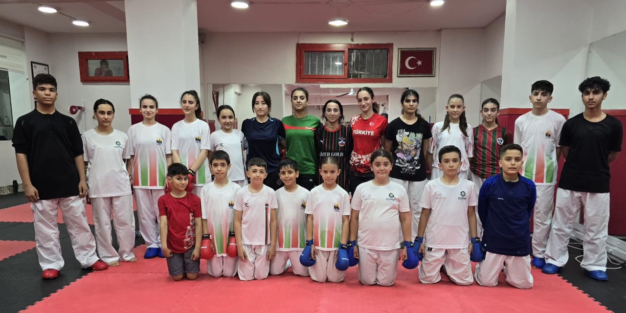 Türkiye Karate Şampiyonu Diyarbakırlı Kızılaslan, miniklerle buluştu