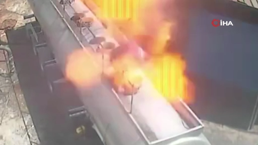 Ağzında sigara ile açtığı tanker kapağı bomba gibi patladı