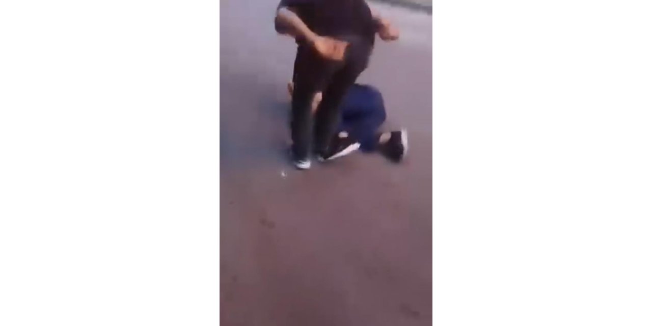 Bir grup çocuk yaşıtlarını tuzak kurup saldırdılar