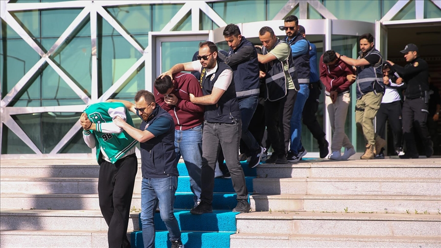 Sahte sosyal medya hesaplarından dolandırıcılık yapan 11 şüpheli tutuklandı