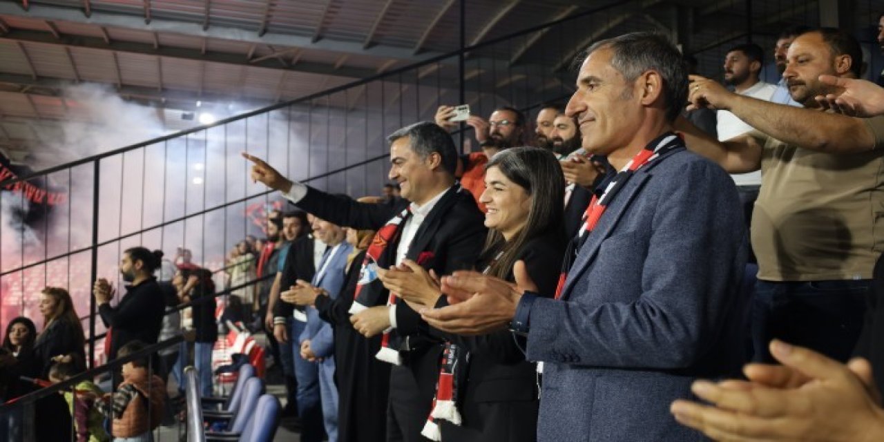 Vanspor kutlamalarında kayyım protestosu