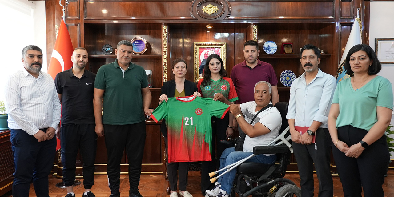 Diyarbakır’ın Eş Başkanları sporcuları ağırladı