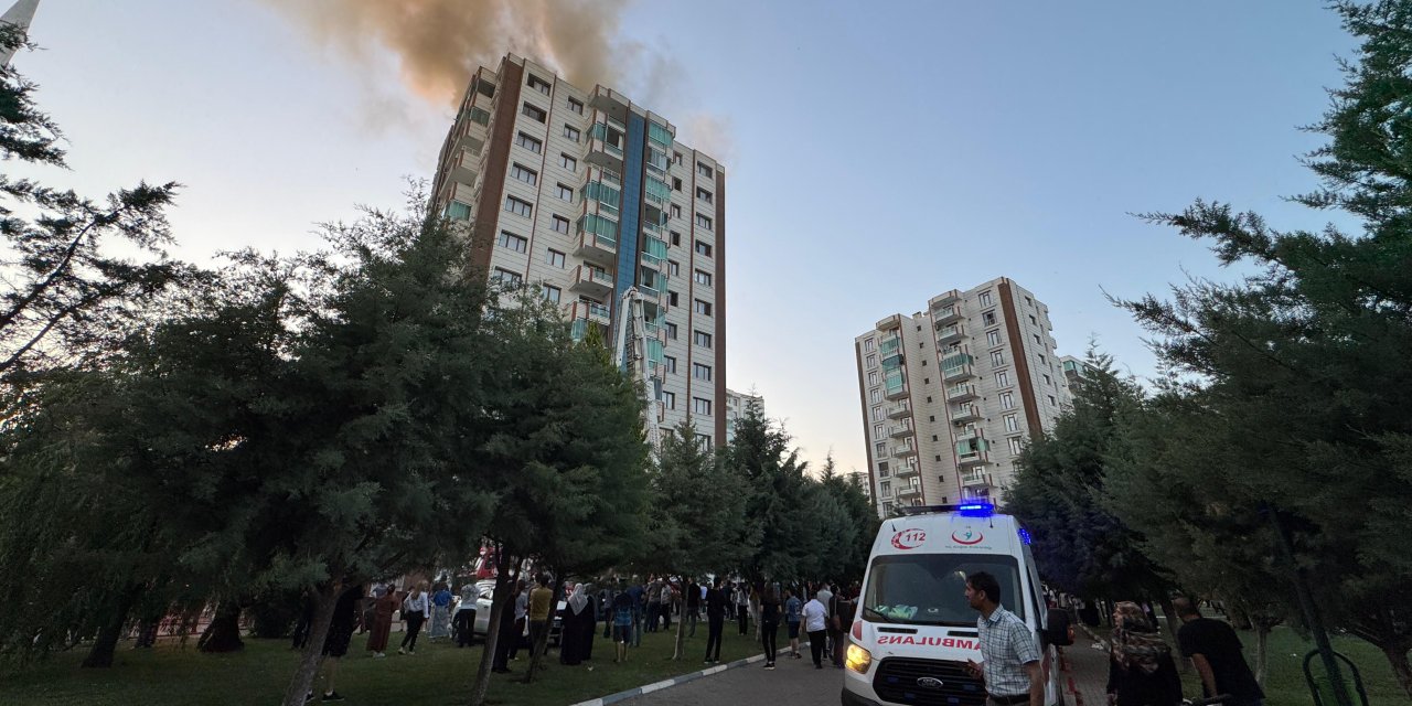Diyarbakır’da 13 katlı binada yangın: Mahsur kalanlar var