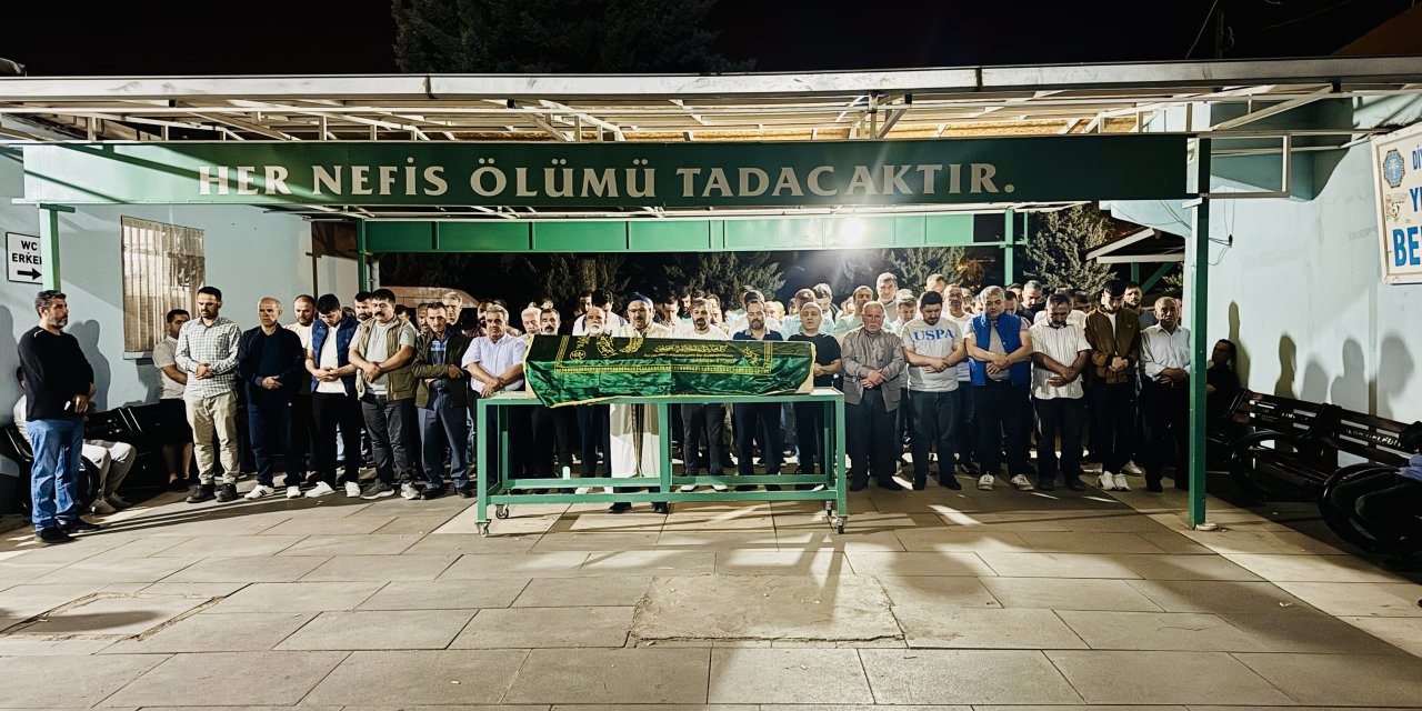 Diyarbakır'da yangında hayatını kaybeden anne ve 3 çocuğu defnedildi