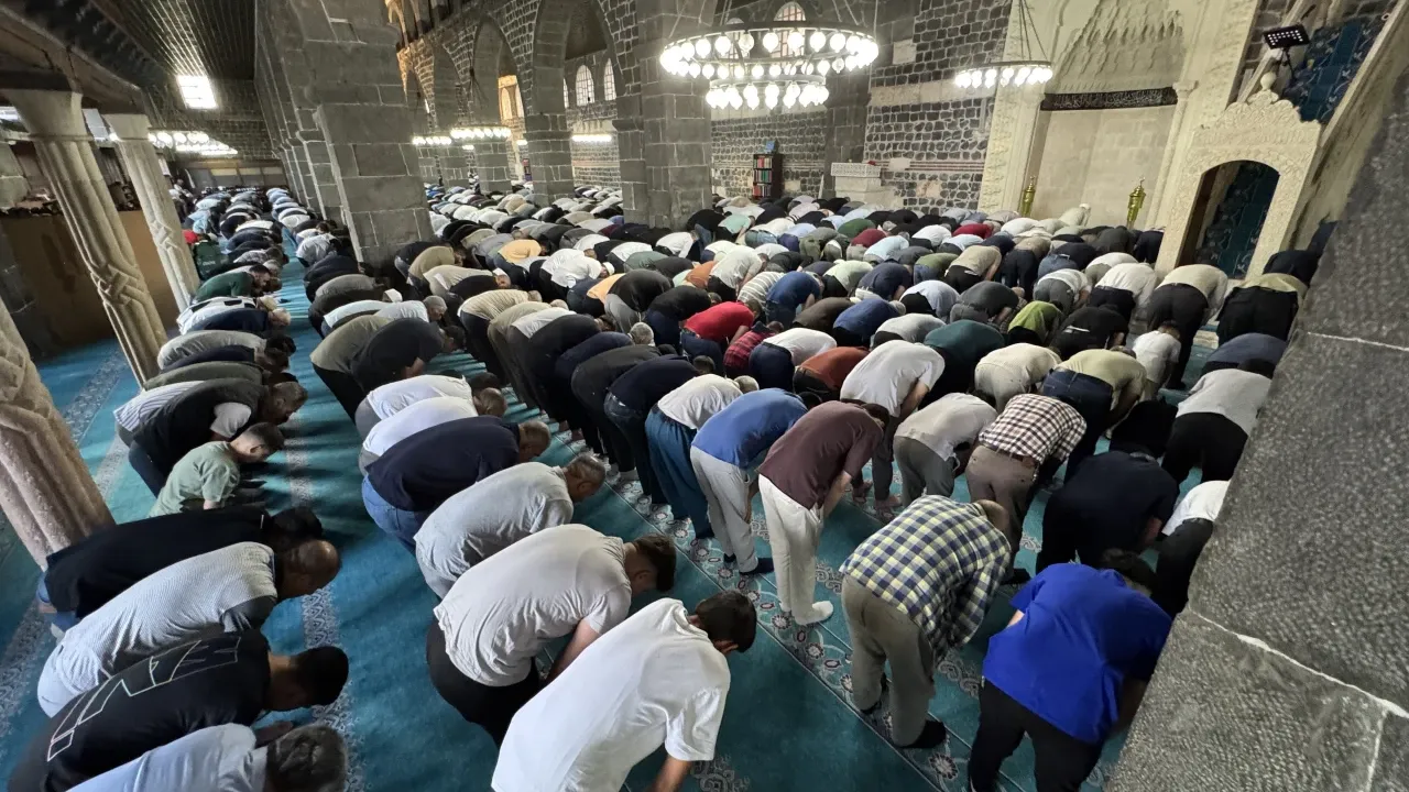 Diyarbakır'da Kurban Bayramı namazı kılındı