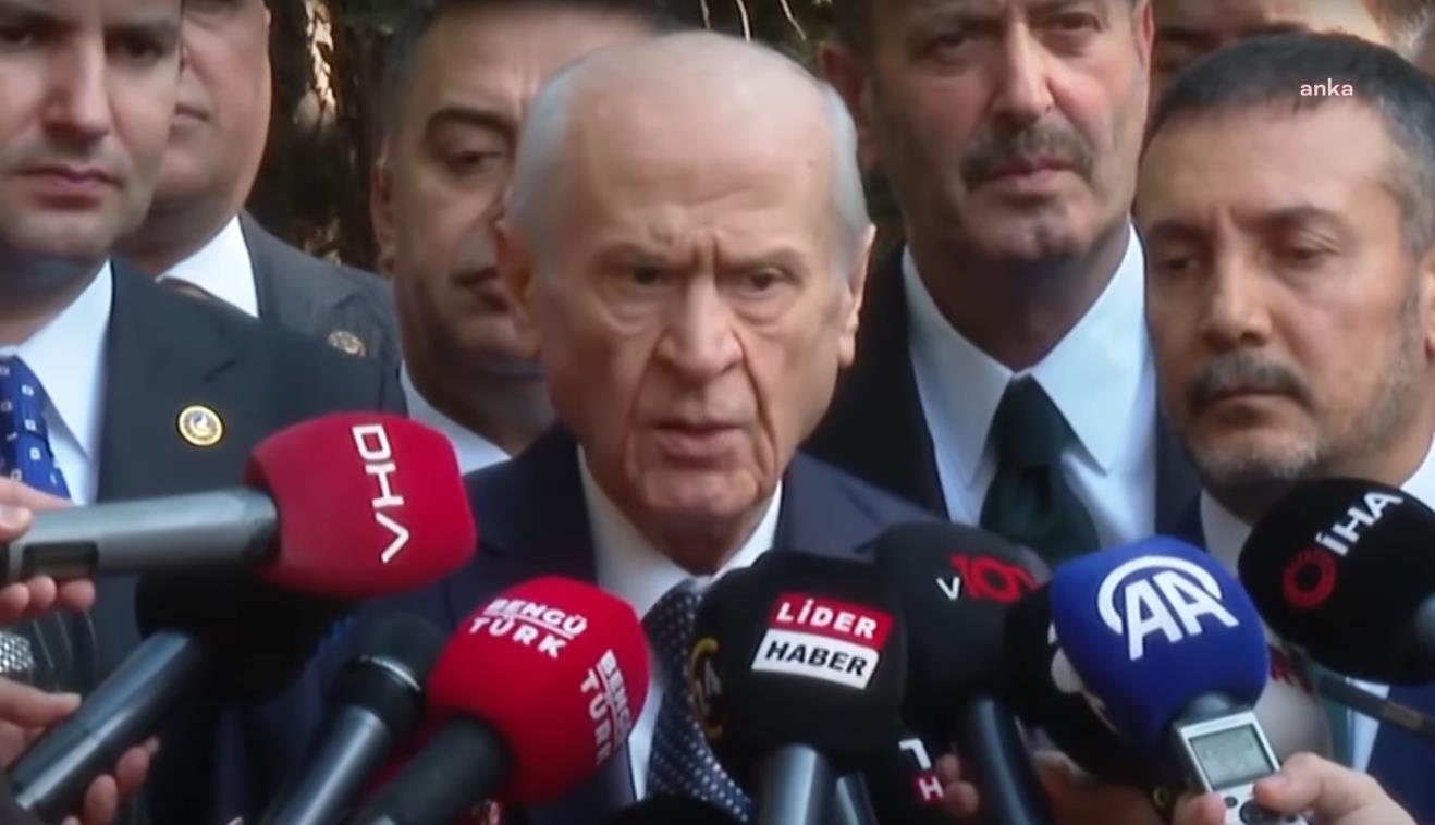 Bahçeli, Alparslan Türkeş'in kabrini ziyaret etti