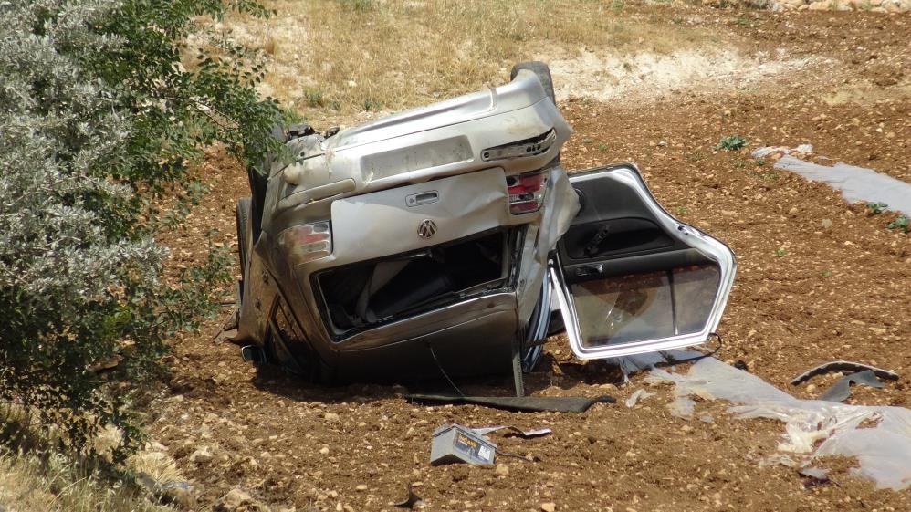 Virajı alamayan otomobil takla attı: 3 yaralı