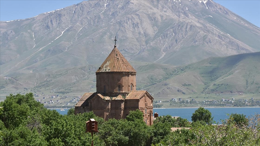 Akdamar Adası'nı bu yıl yaklaşık 60 bin kişi ziyaret etti