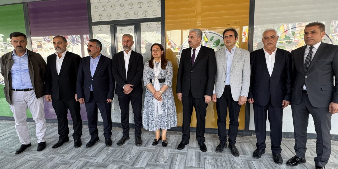 Diyarbakır'da AK Parti ve DEM Parti heyetleri bayramlaştı