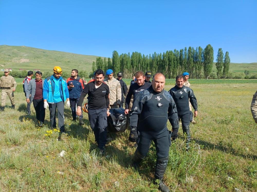 Balık tutmak için girdiği nehirde boğularak hayatını kaybetti