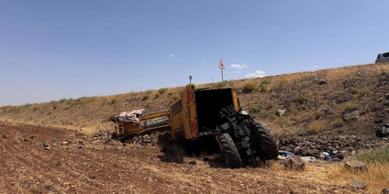 Traktör devrildi: 2 ölü