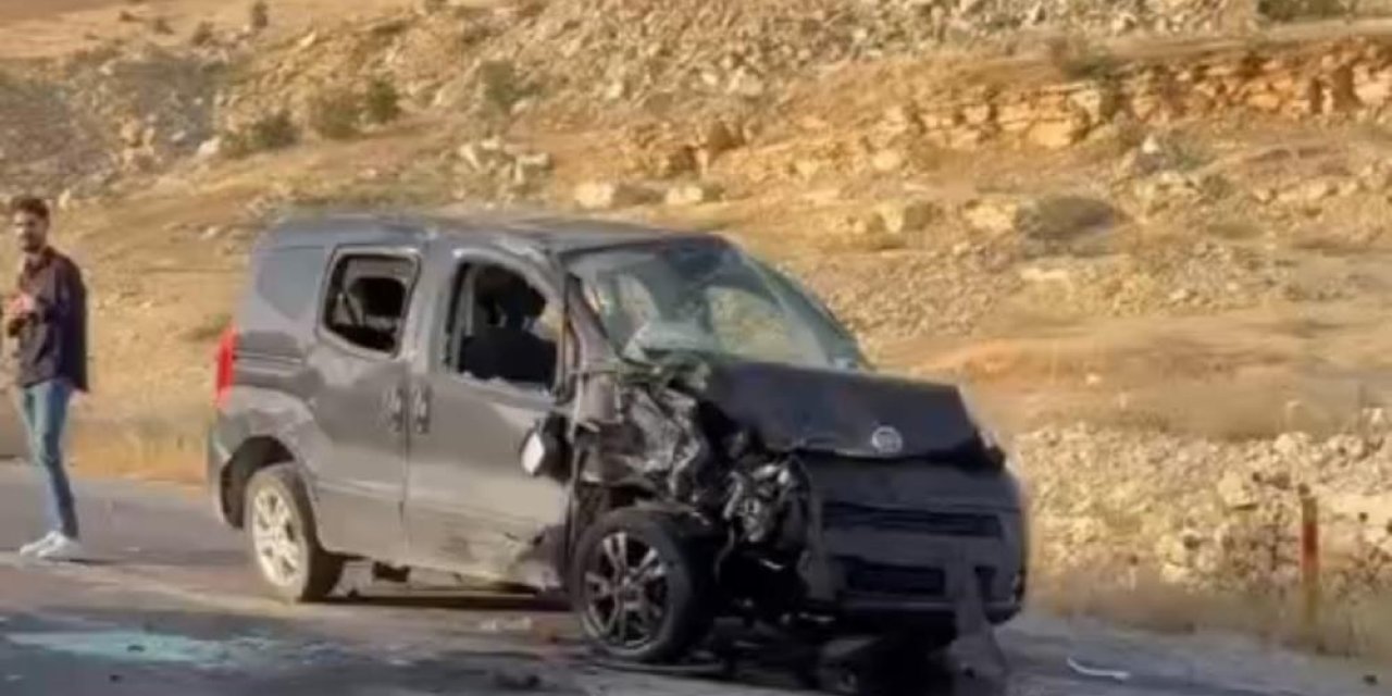 Kamyonet ile cip çarpıştı: 9 yaralı