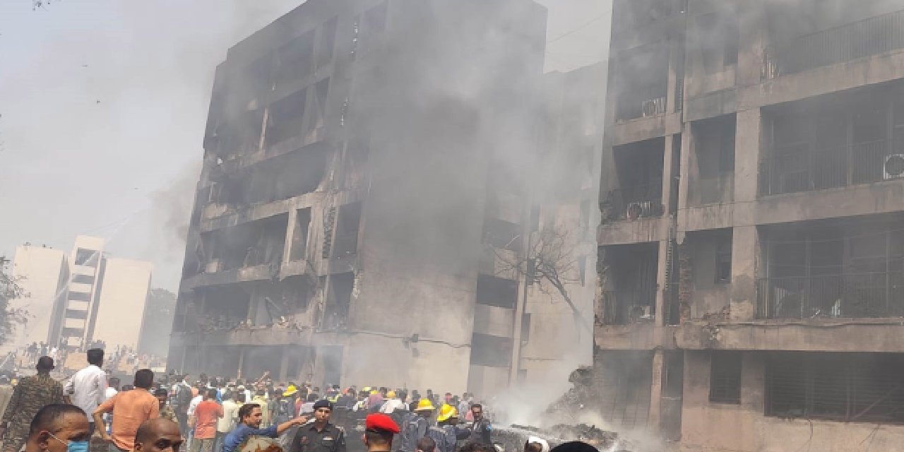 Hindistan'da 242 yolculu uçağın düşme anları: Kurtulan olmadı