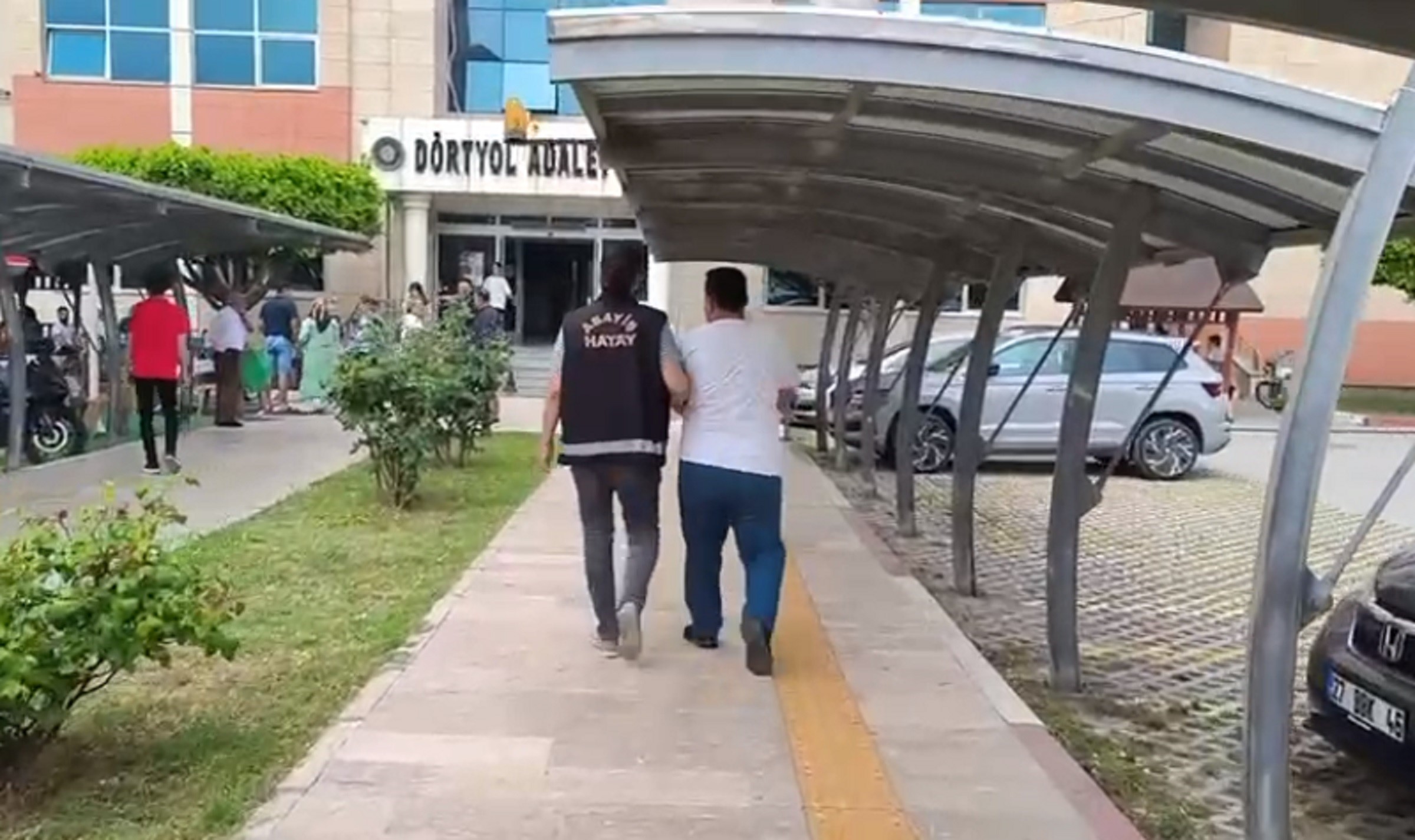 Hapis cezasıyla aranan 2 kişi yakalandı