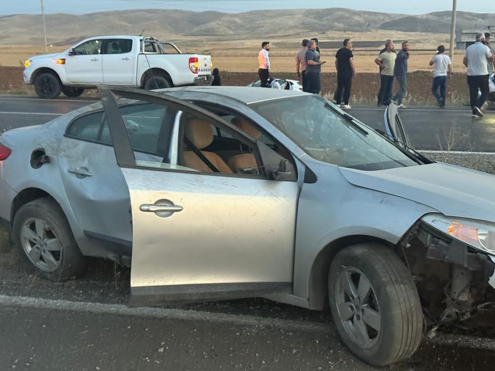 İki otomobil çarpıştı: 5 yaralı
