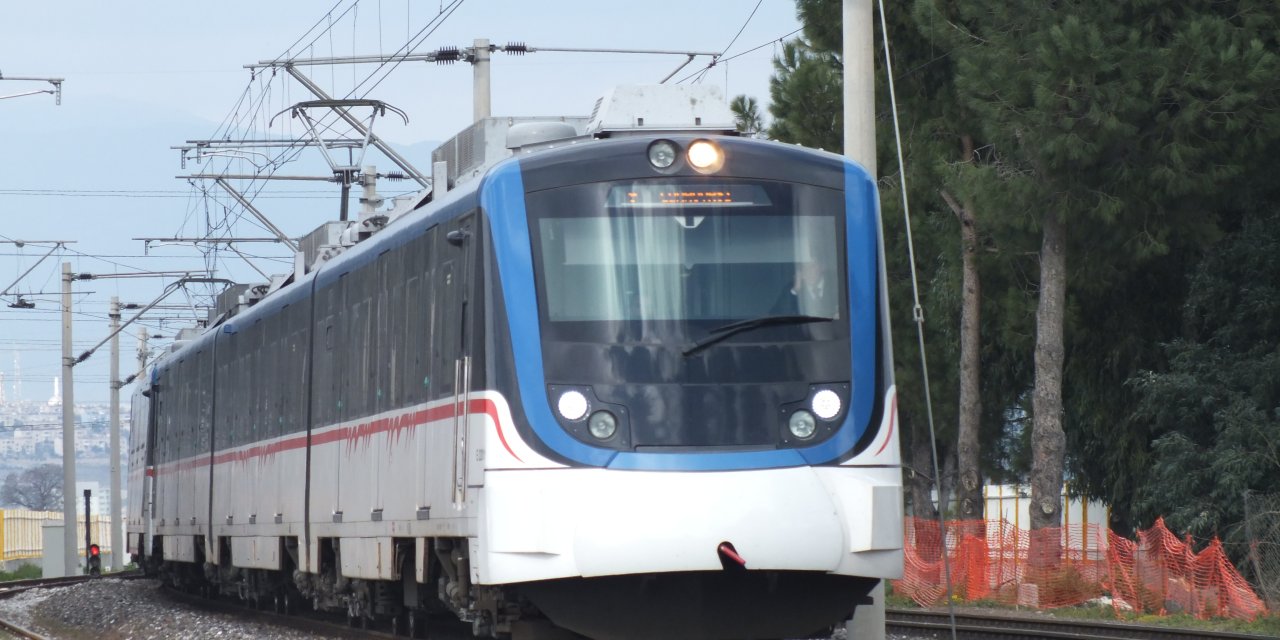 Trende sigara içtiği için uyaran güvenliği öldürdü