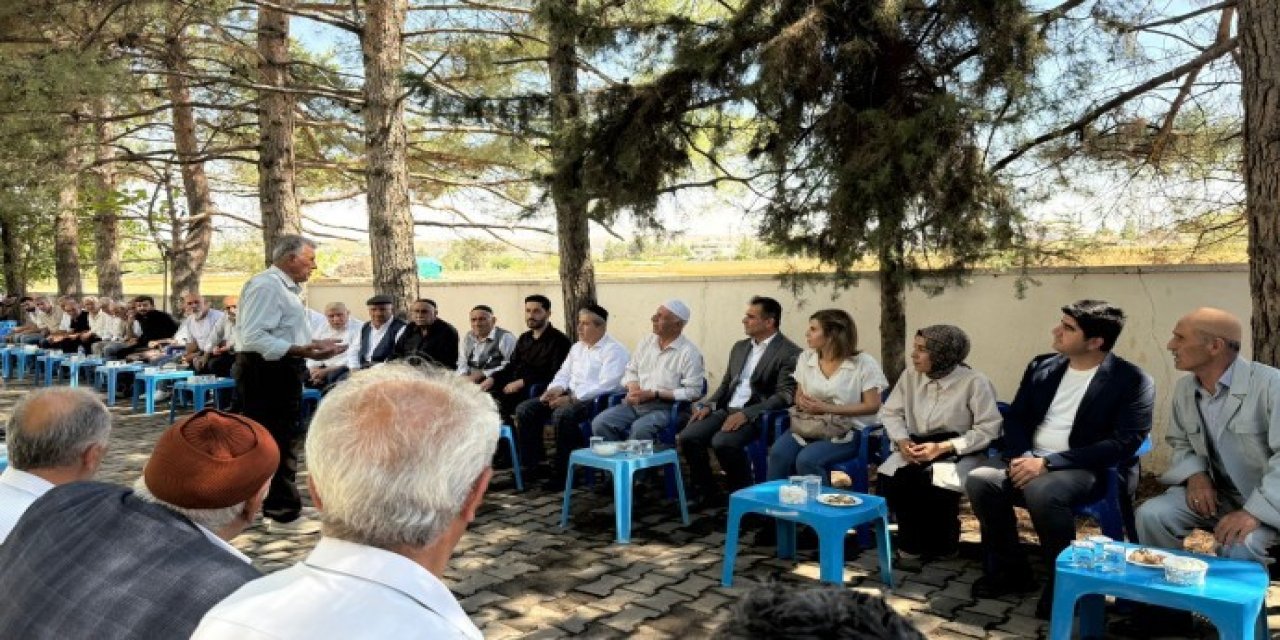 DEM Parti Diyarbakır'da husumetli aileleri barıştı