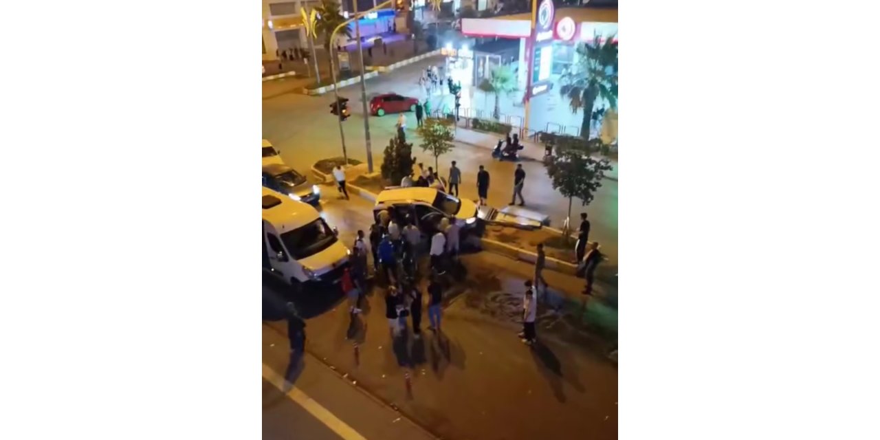 Otomobil refüje çarparak durdu