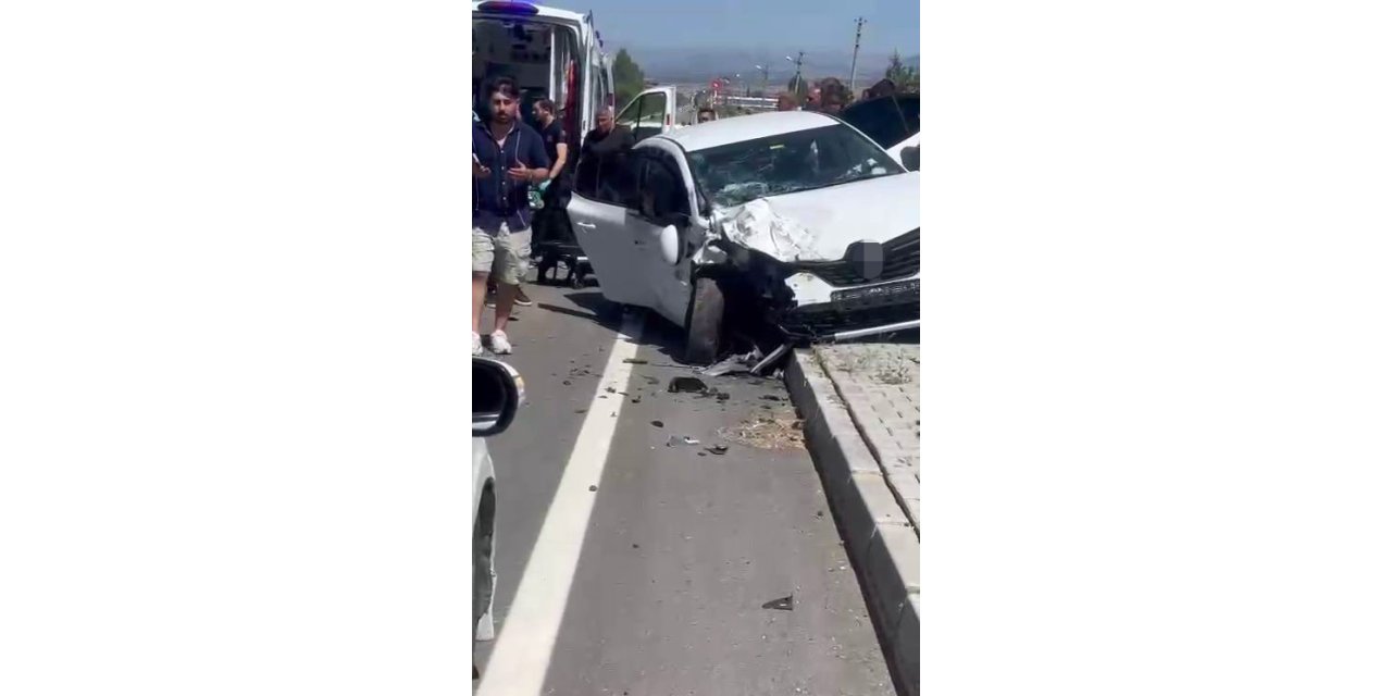 Elazığ’da trafik kazası: 3 yaralı
