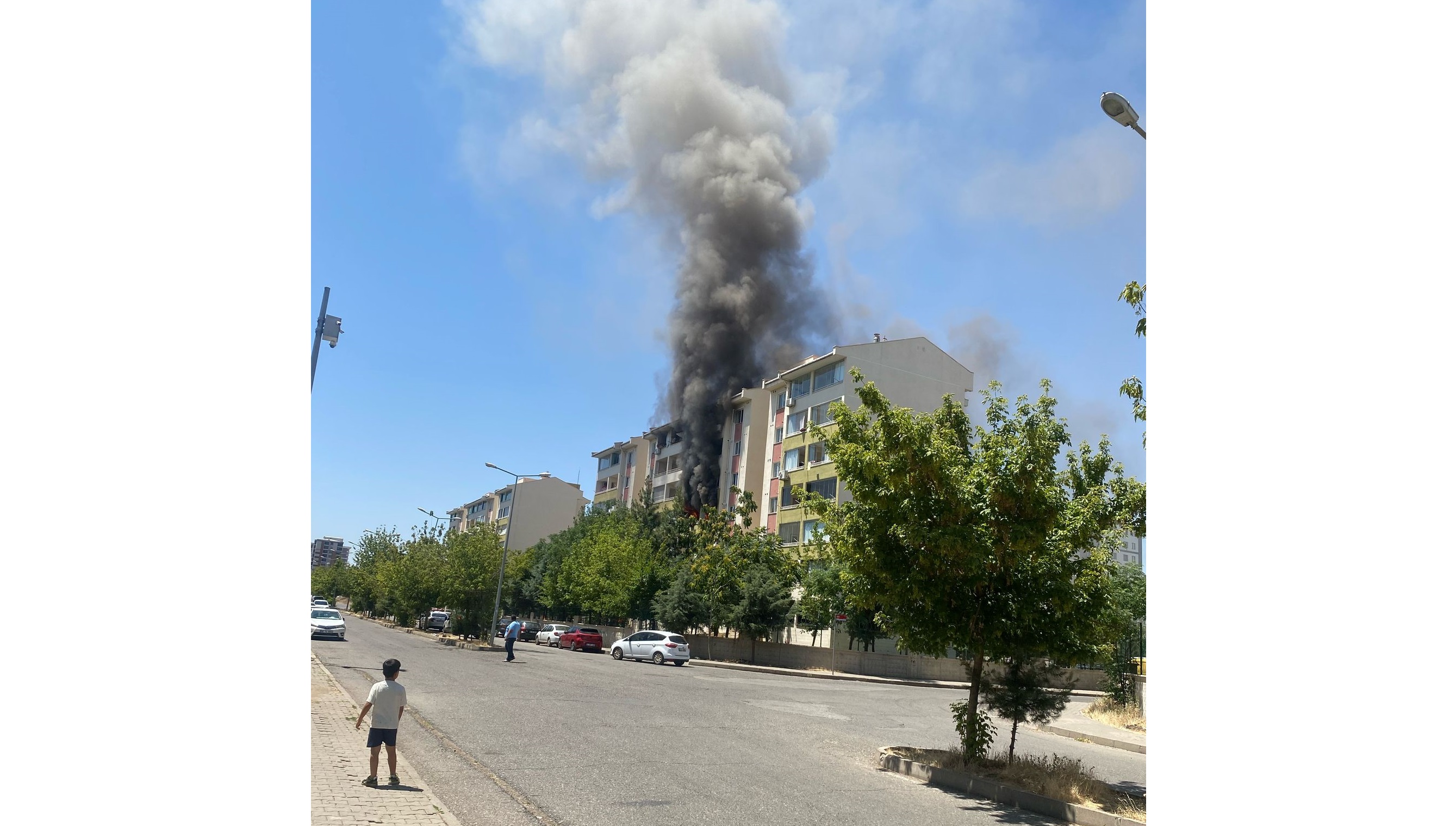 VİDEO - Diyarbakır’da TOKİ konutlarında yangın