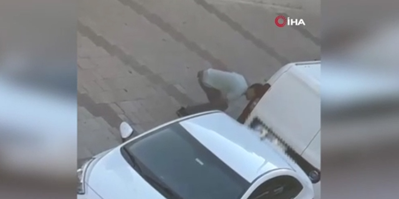 Sokak sokak dolaşıp otomobillere zarar verdi