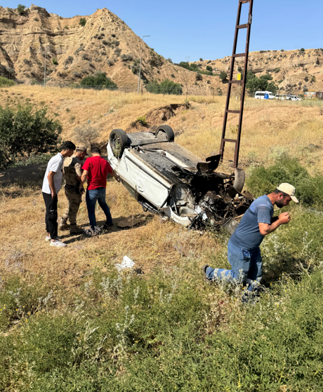 Kontrolünden çıkan otomobil takla attı: 2 yaralı