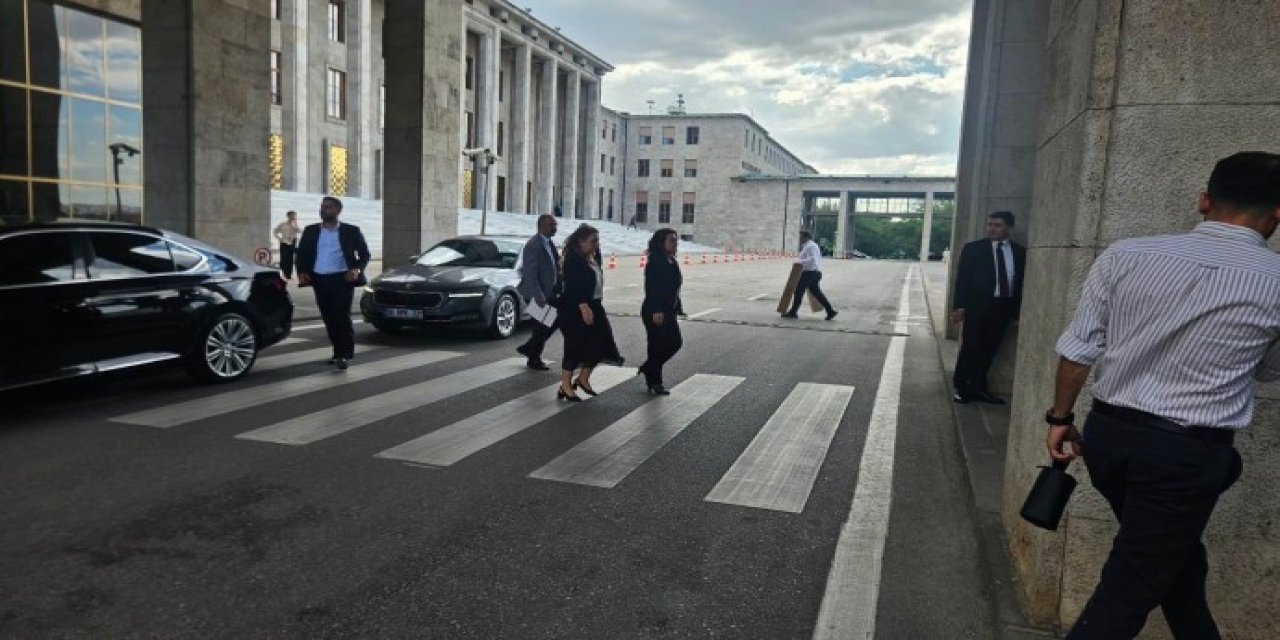 DEM Parti komisyon taslağını Meclis Başkanlığına sundu