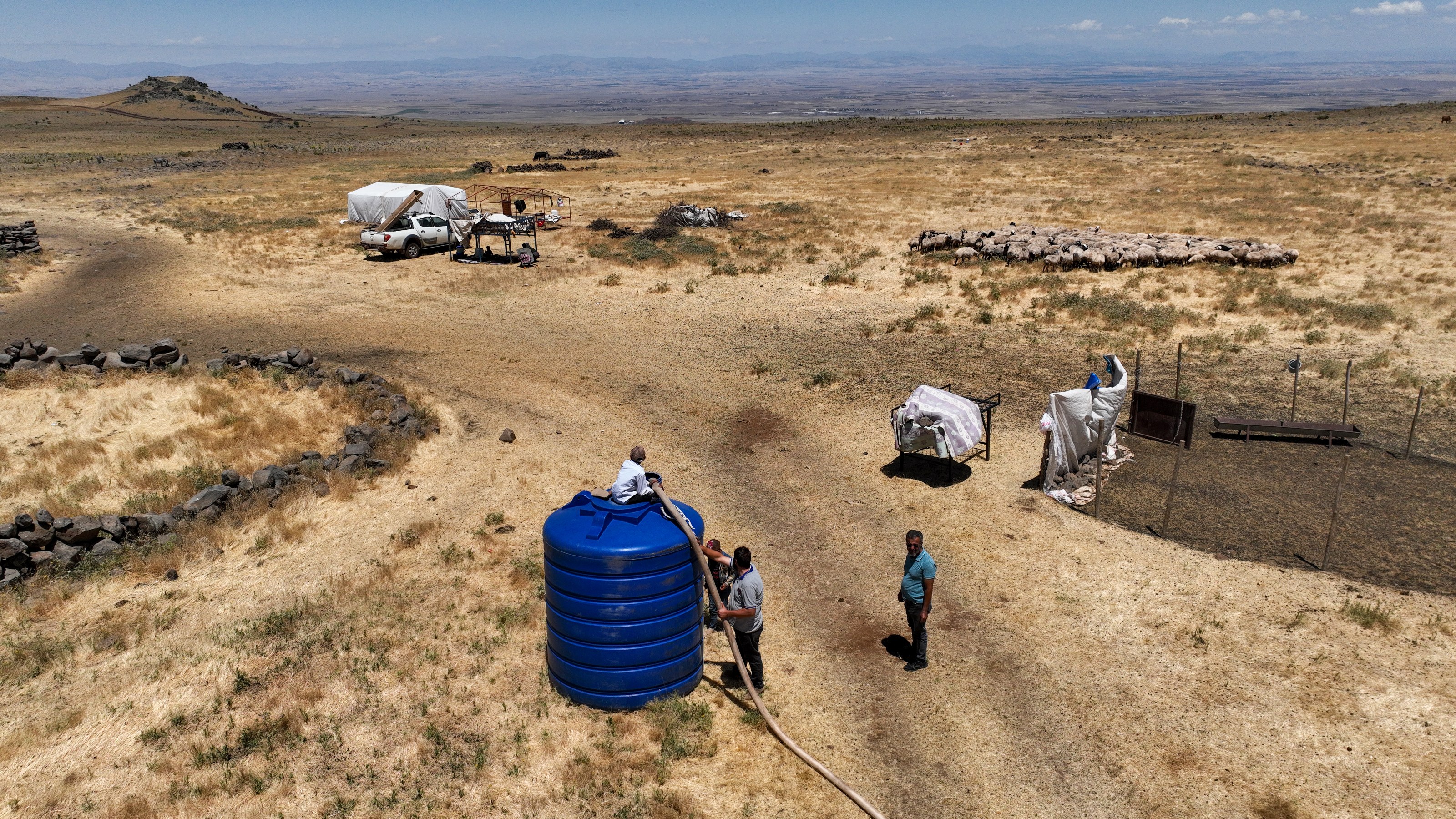 Büyükşehirden Karacadağ yaylalarına su seferberliği