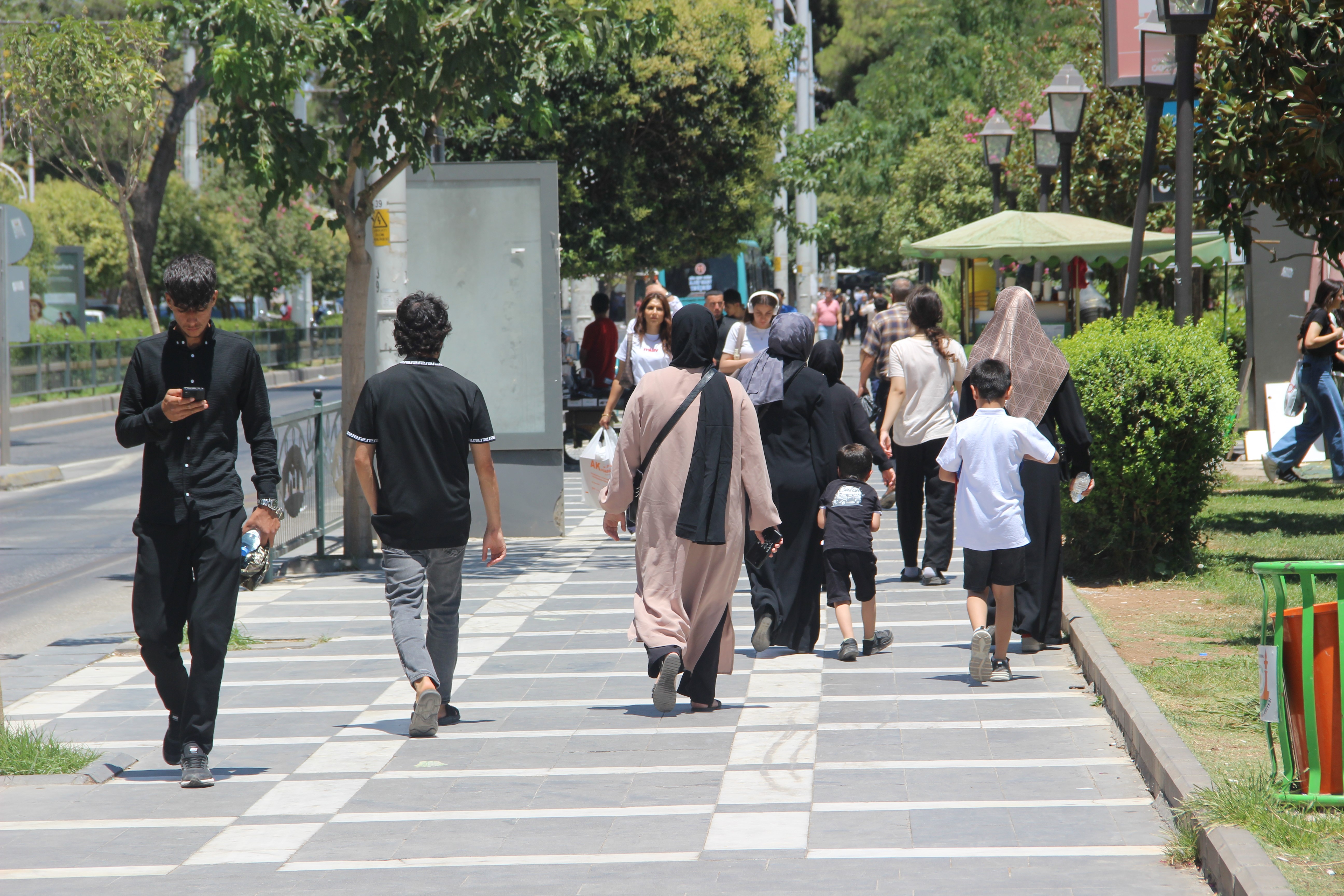 Şanlıurfa'da  yazda bahar havası