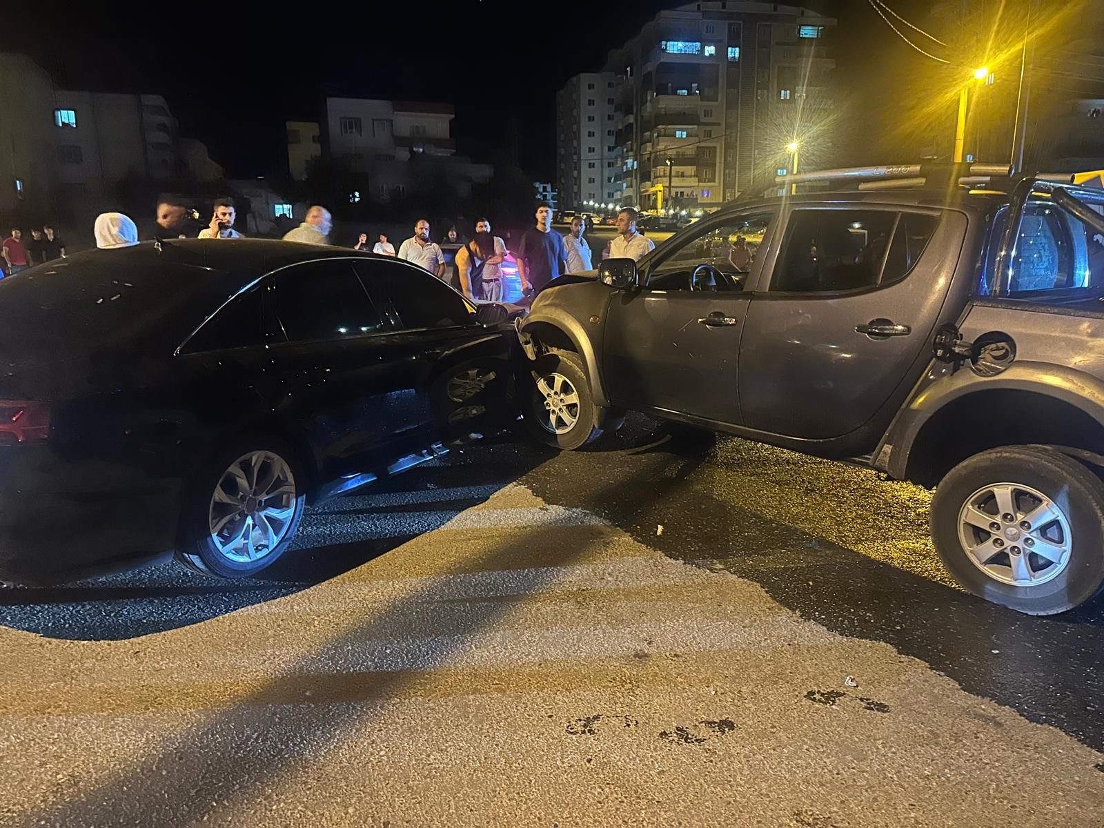 Otomobil ile pikap çarpıştı: 6 yaralı