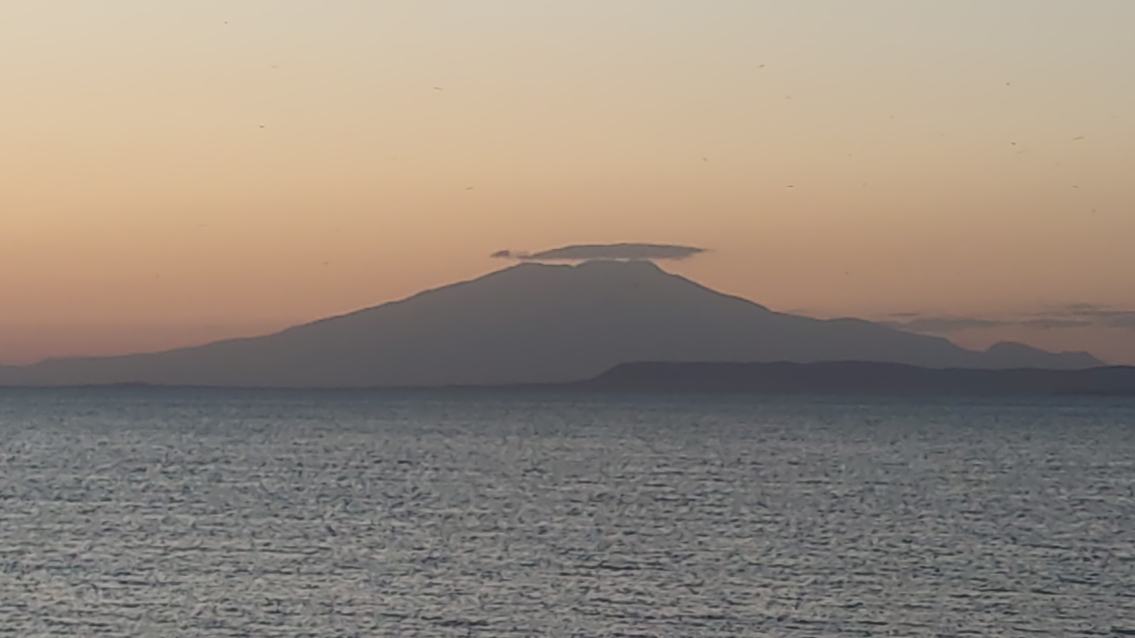 Süphan Dağı’nda mercek bulutu görsel şölen yarattı