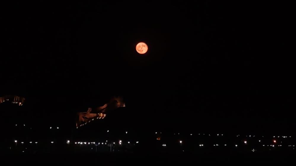 Van Kalesi dolunayda manzarası ile hayran bıraktı