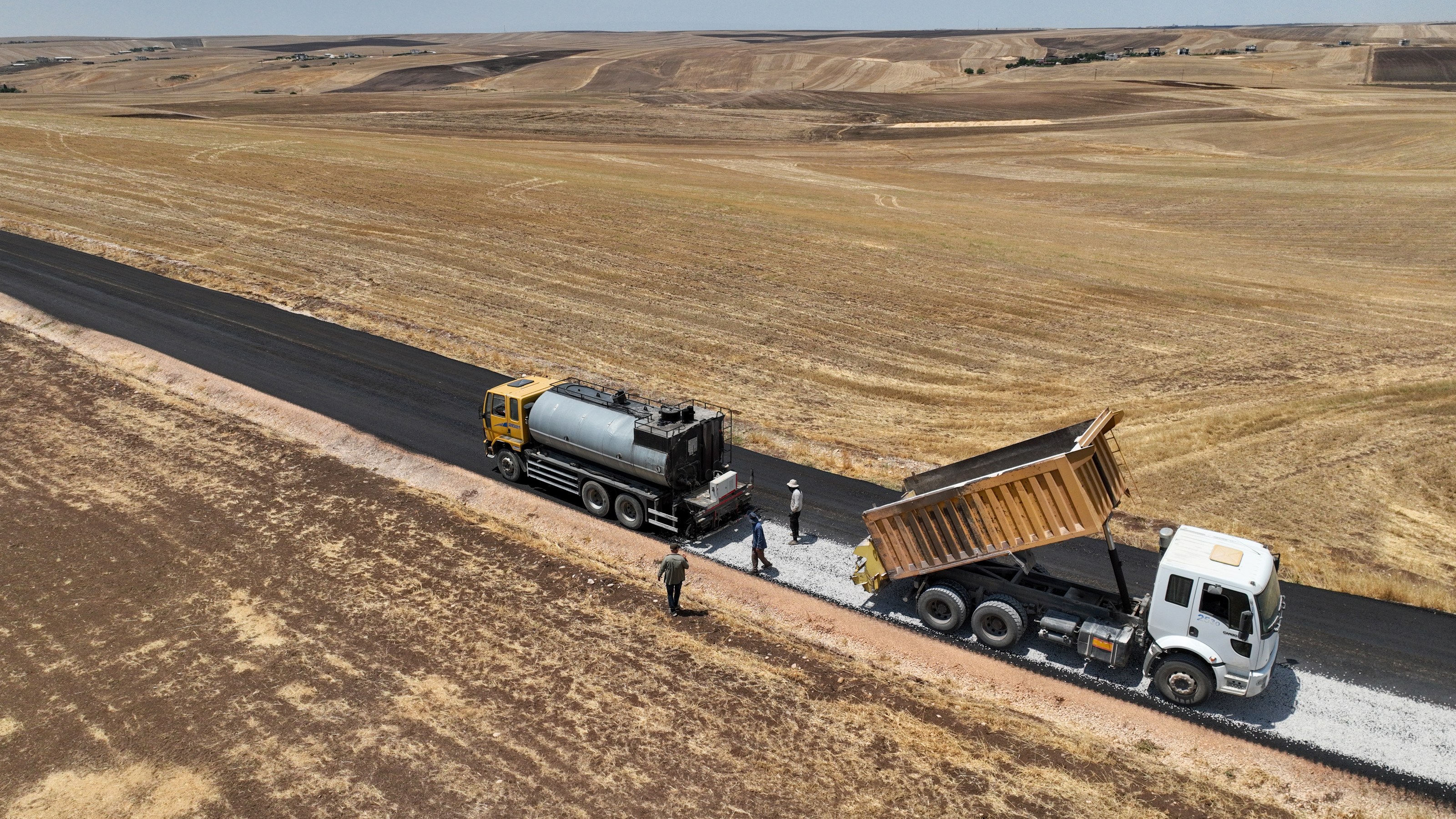 8 mahalle ve 11 mezrayı birbirine bağlayan yol asfaltlanıyor