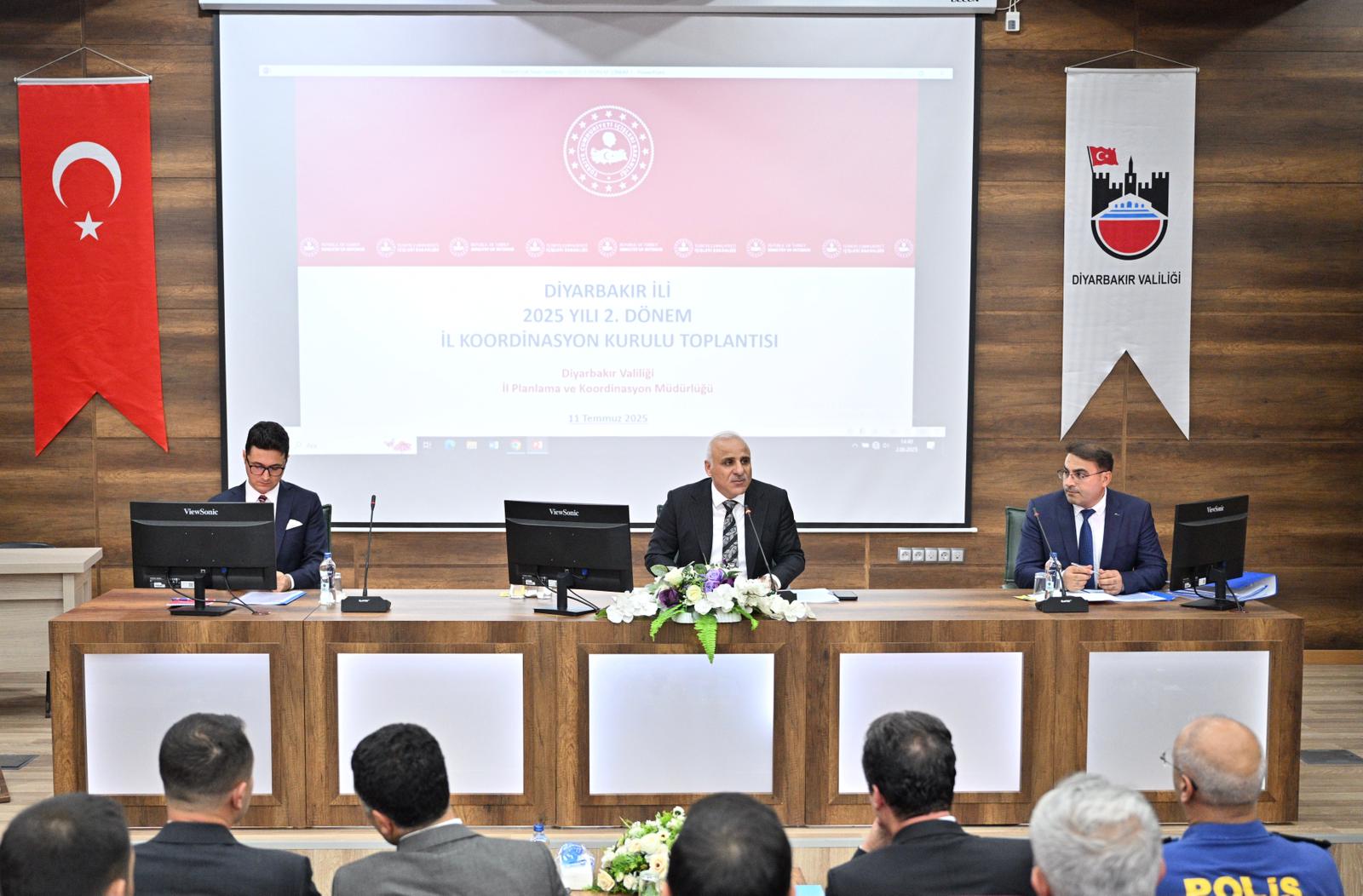 Diyarbakır’da 300 milyar liralık kamu yatırımı masaya yatırıldı